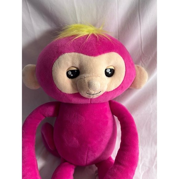 Fingerlings HUGS - Bella (Pink) - Advanced Interactive Plush Baby Monkey Sounds - Picture 2 of 4